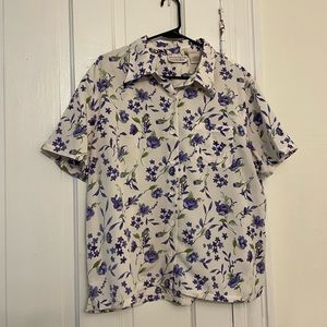 Jaclyn Smith Collectibles White and Purple Floral Button Up Short Sleeve-Vintage